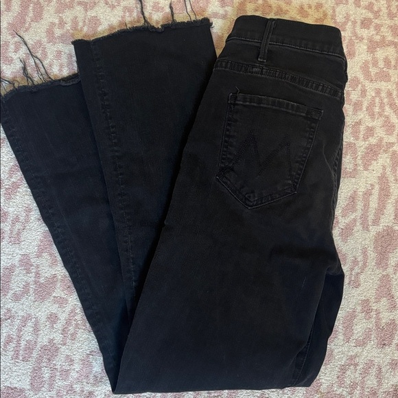 MOTHER Denim - MOTHER The Hustler Fray Jeans in Black